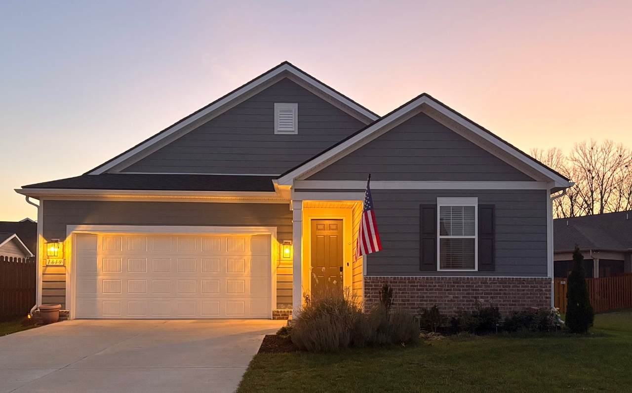 1819 Allwood Ave - Photo 1