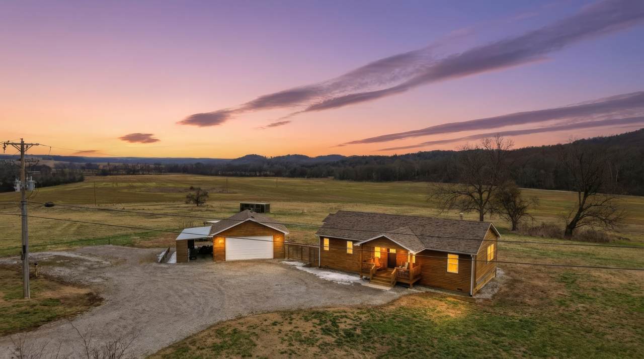 1081 Donahue Rd - Photo 1