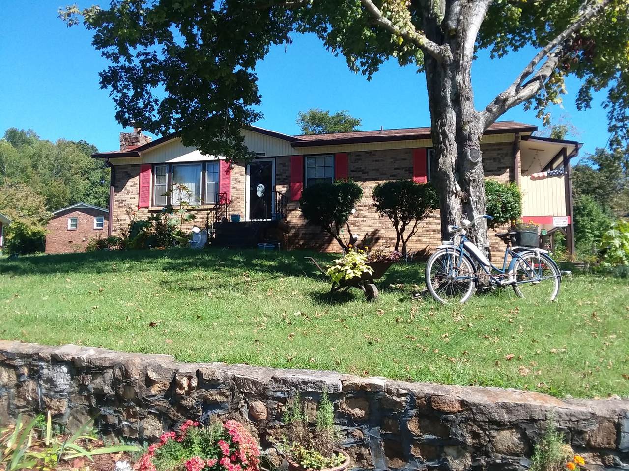 111 Gallaher St - Photo 1