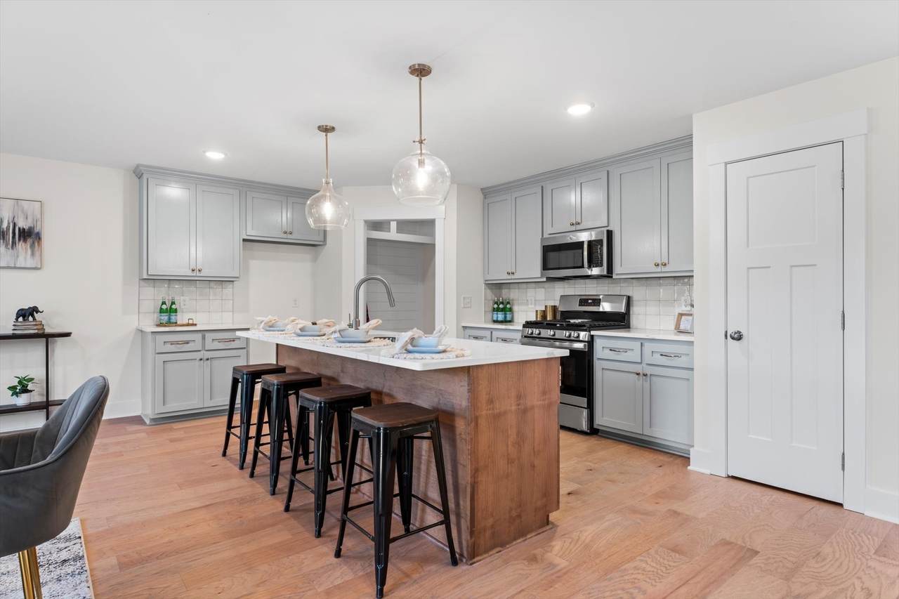 1588 Collins View Way - Photo 1