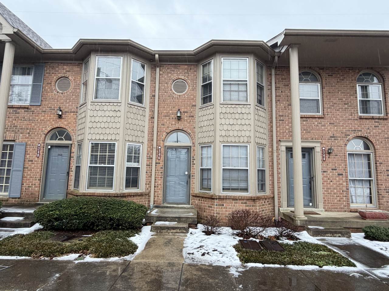 346 Hickory Pl - Photo 1