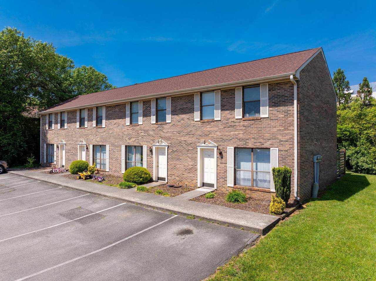 900 Stratford Circle - Photo 1