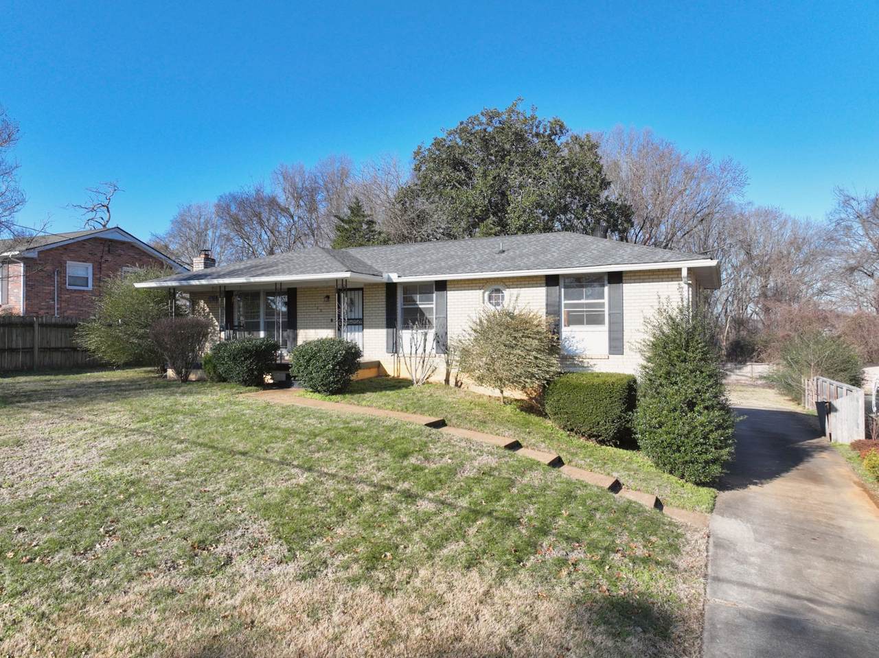 140 Roberta Dr - Photo 1