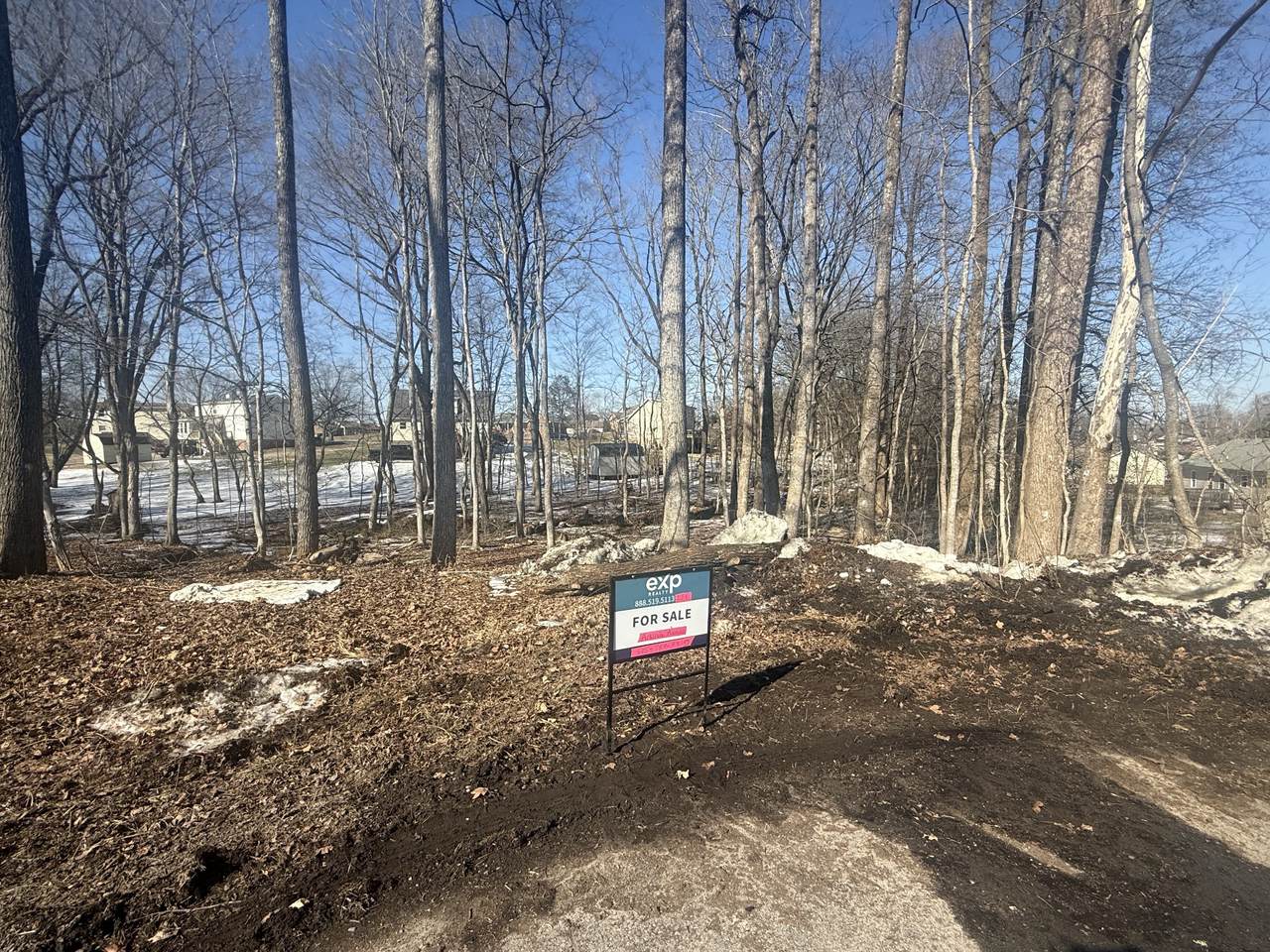 142 Queens Ct - Photo 1