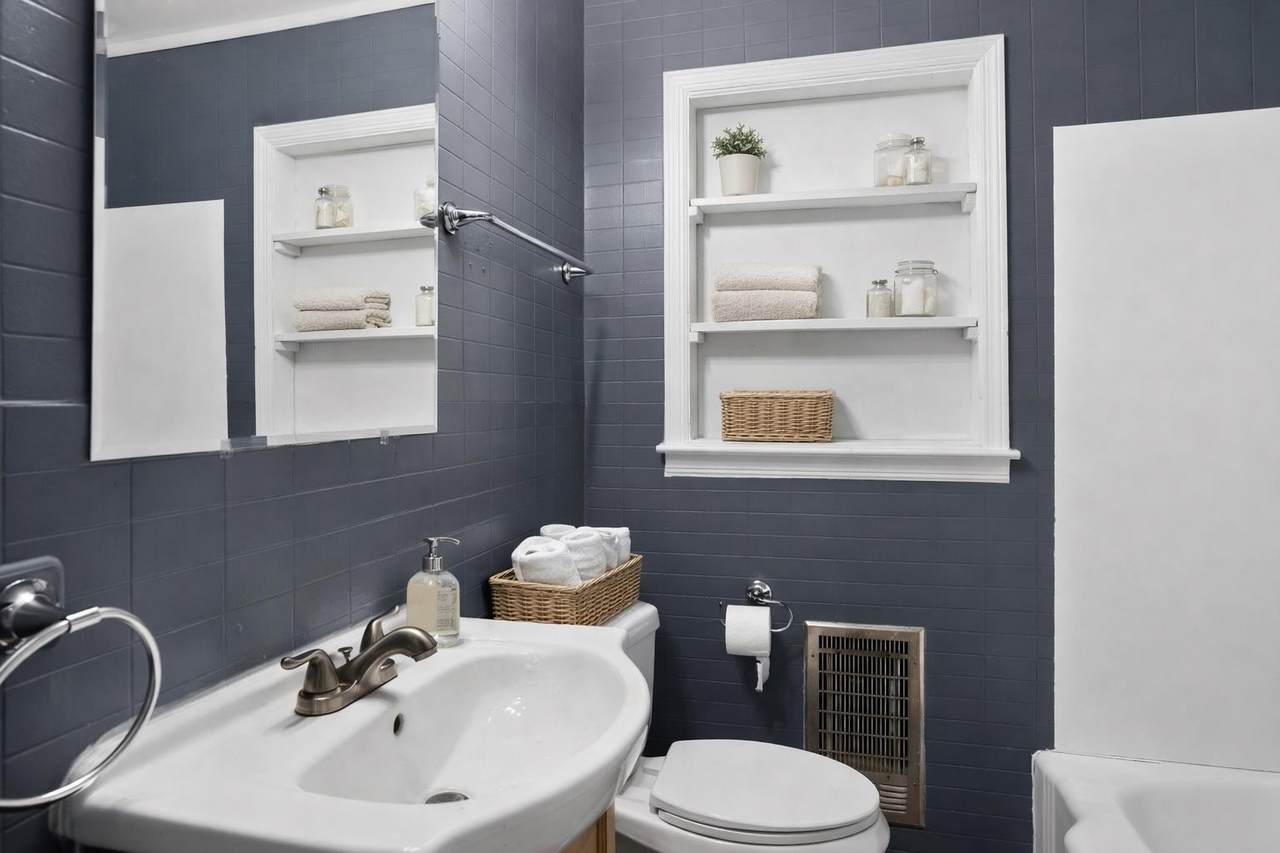 706 Charleston St - Photo 1