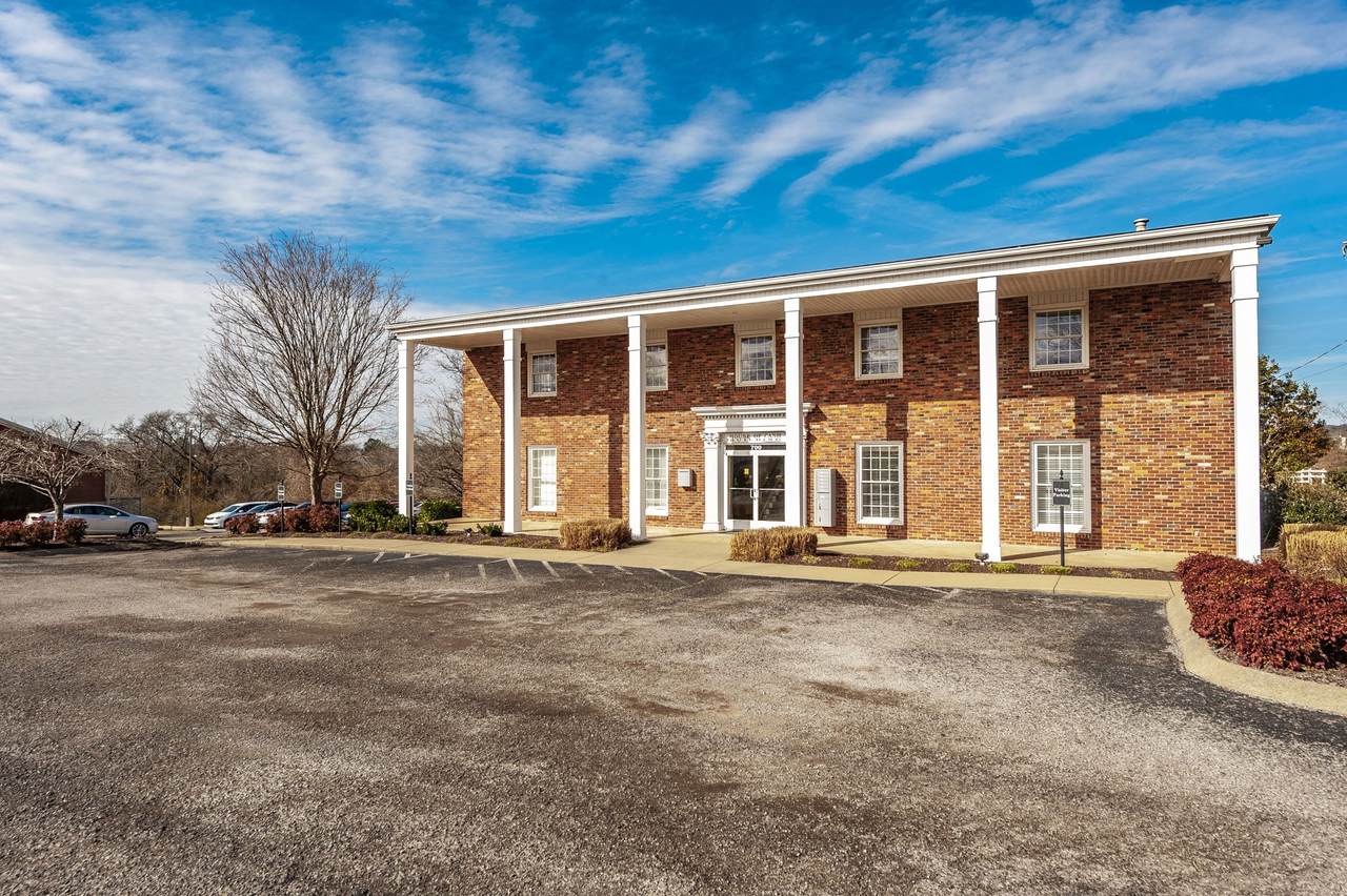 700 E Main St - Photo 1