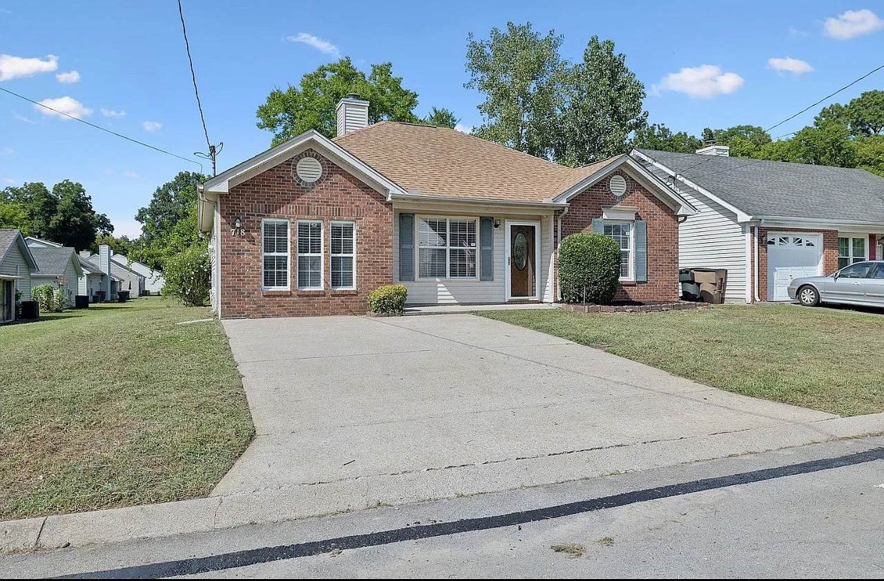 718 Maple Pl - Photo 1