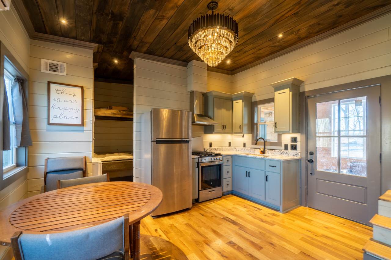 340 Oak Dr - Photo 1