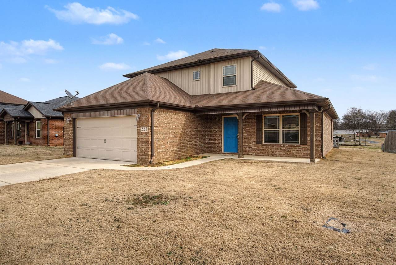 225 Masters Way - Photo 1