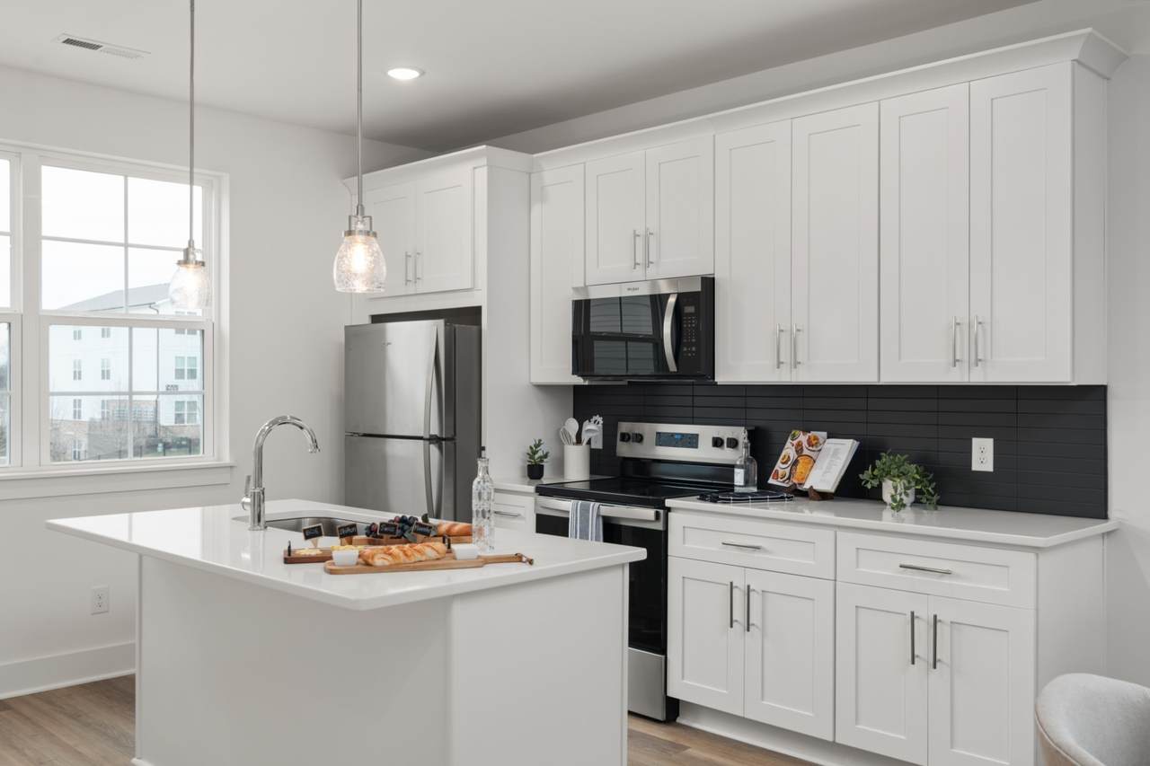 700 N Dupont Ave - Photo 1