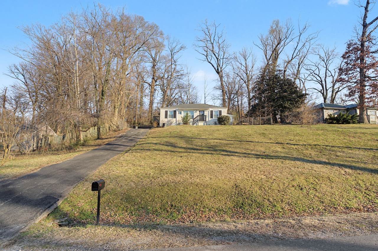 27 Cameo Dr - Photo 1