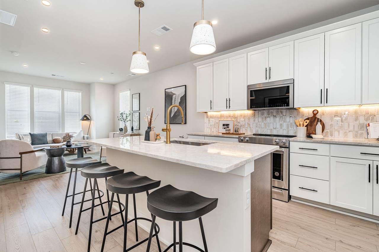 136 Zola Aly - Photo 1