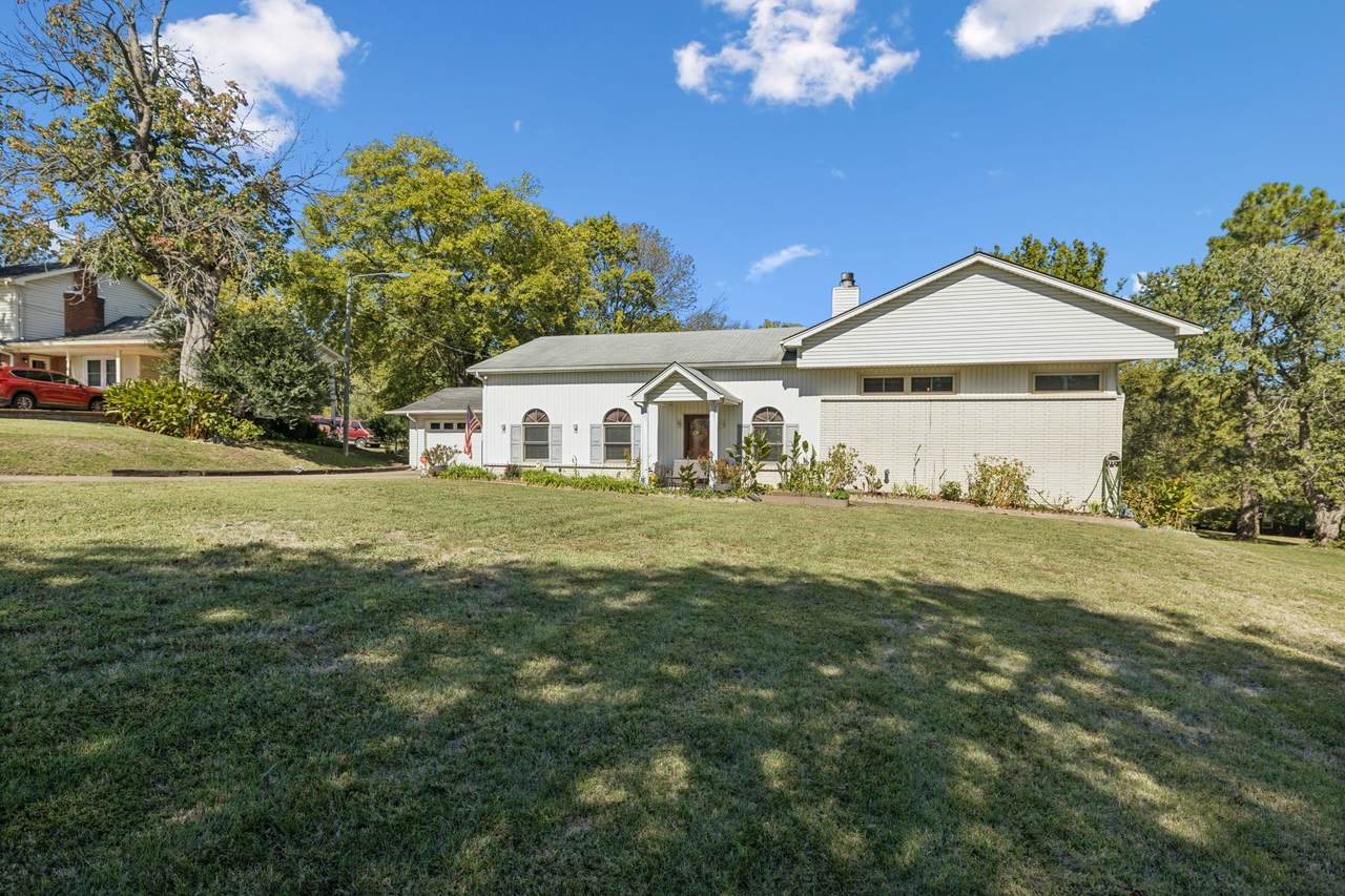 1010 Chadwell Dr - Photo 1