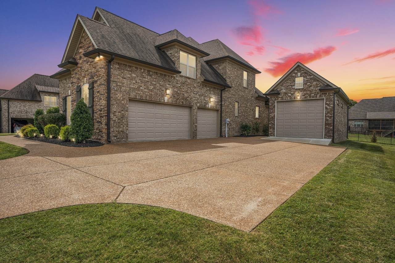 117 Brixton Rdg - Photo 1