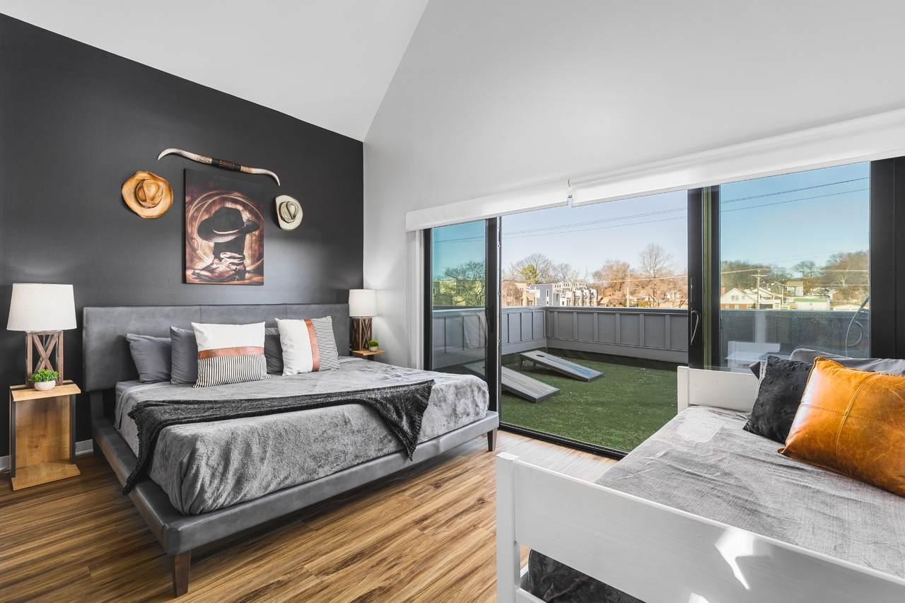 738 Douglas Ave - Photo 1