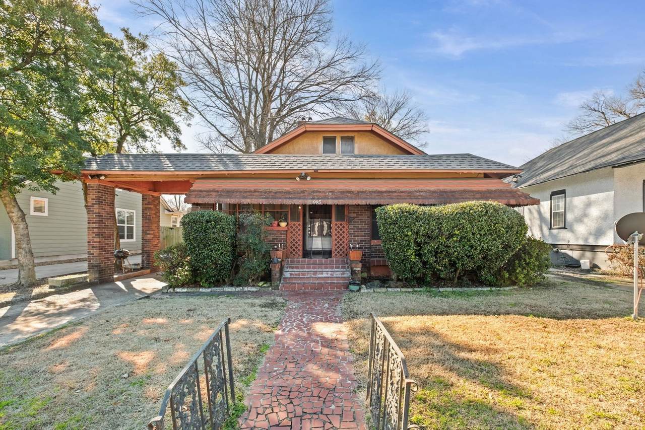 985 Forrest Ave - Photo 1