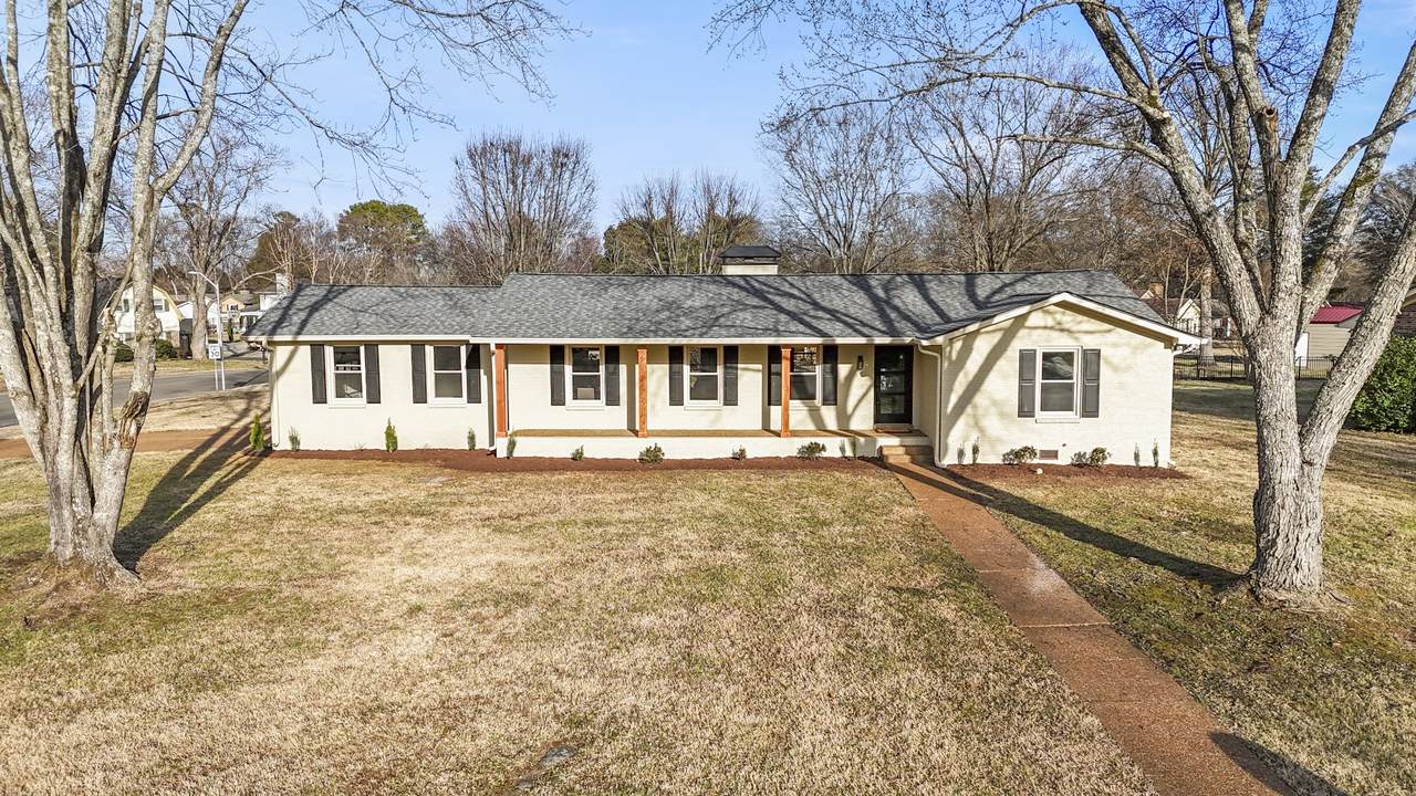 2242 Surrey Dr - Photo 1