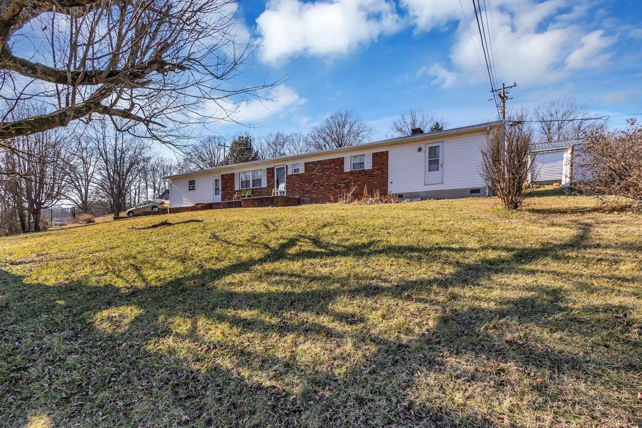 1900 N Hill Dr - Photo 1