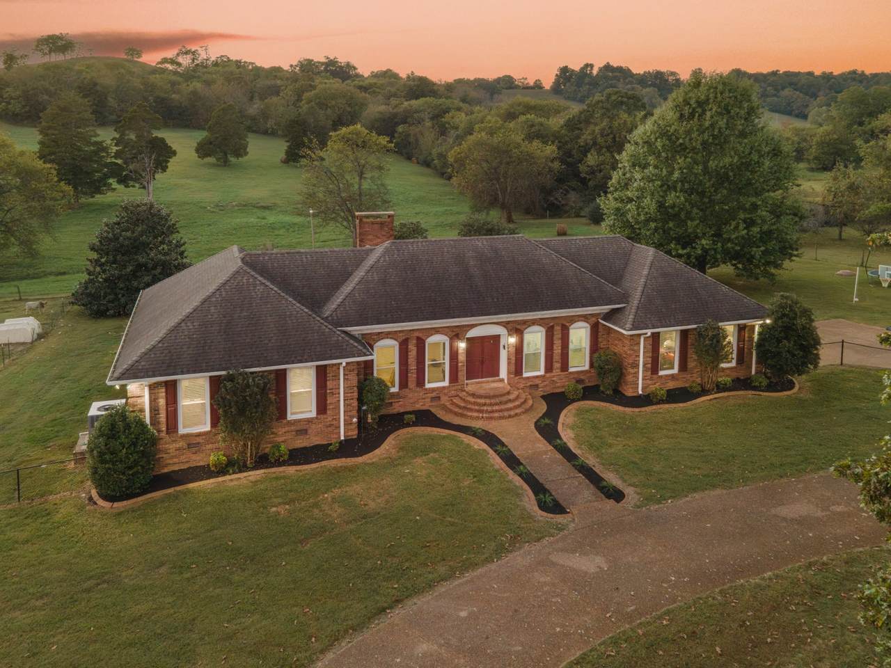 https://bt-photos.global.ssl.fastly.net/nashville/1280_boomver_1_RTC3131402-1.jpg