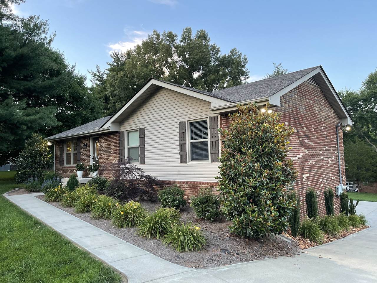 307 Swan Lake Dr - Photo 1