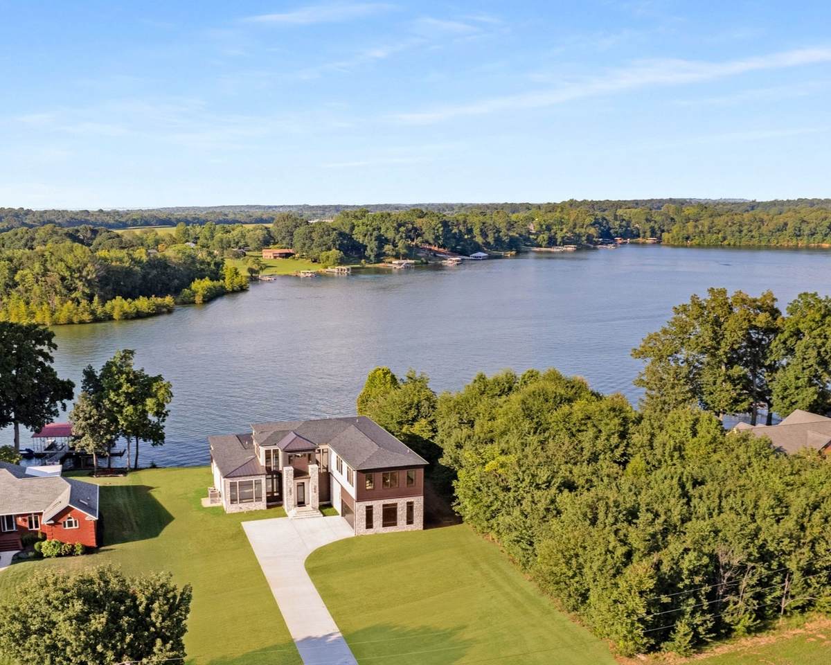 613 Waters Edge Dr - Photo 1