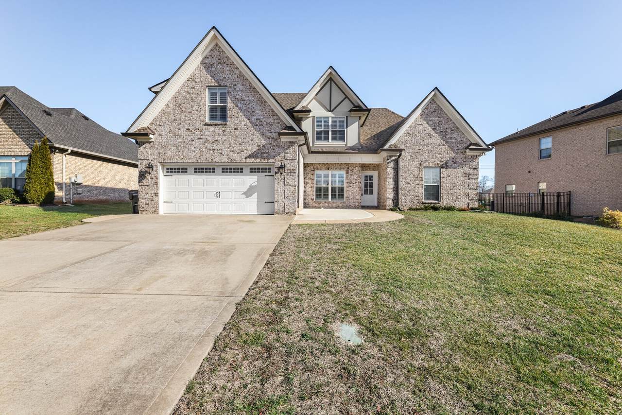 814 Stovers Gln - Photo 1