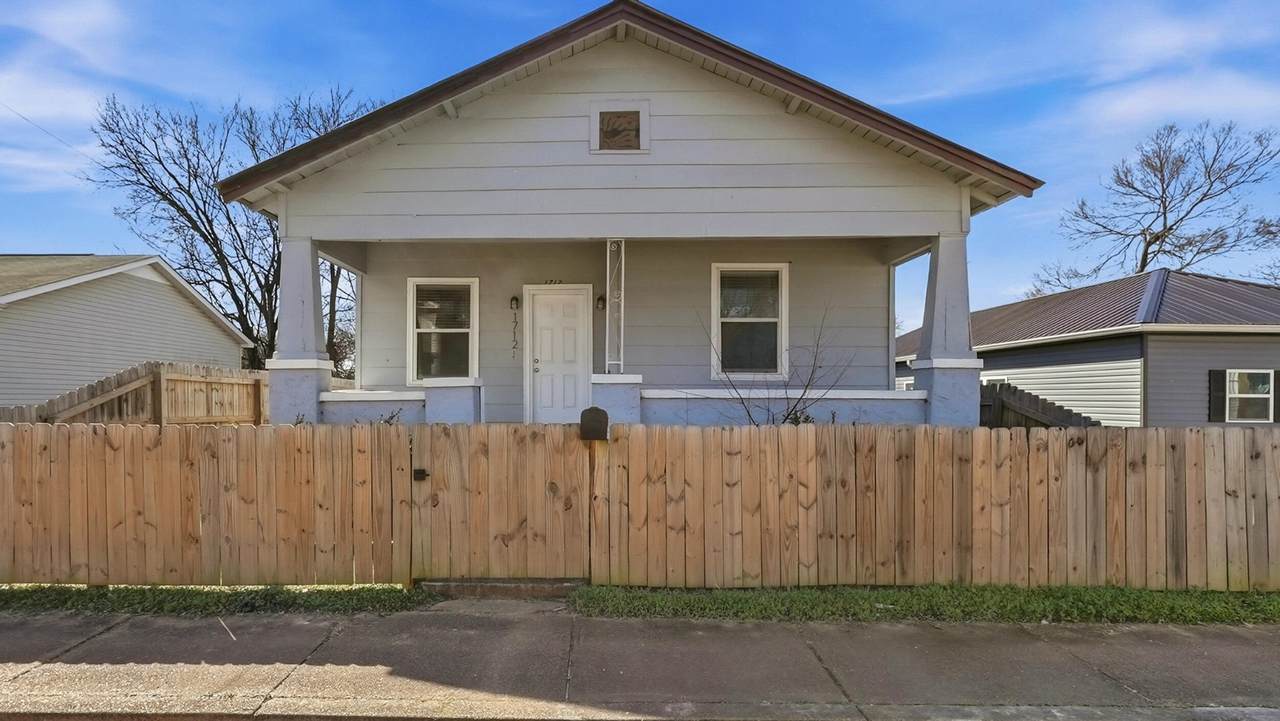 1712 Carson Avenue - Photo 1