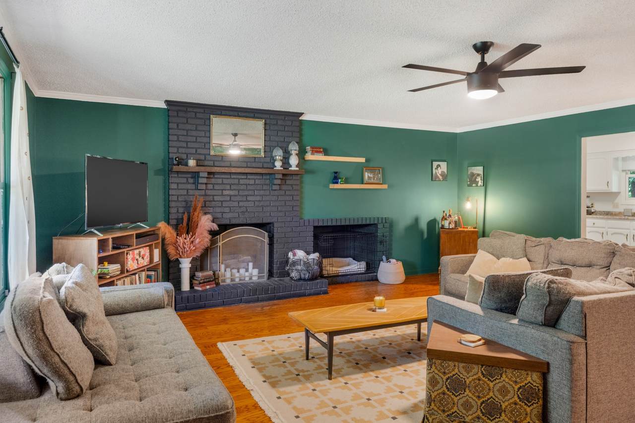 104 Donna Dr - Photo 1