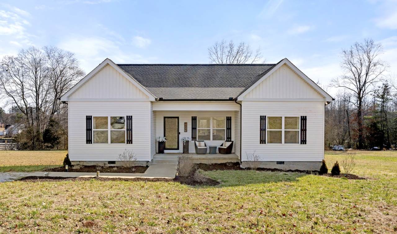 1007 Edgewood Dr - Photo 1