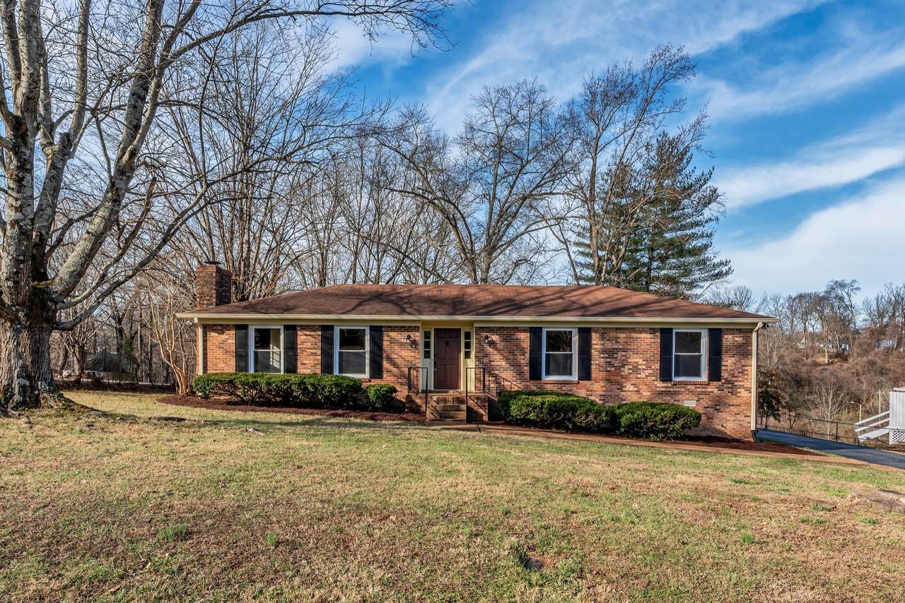305 S Pawnee Dr - Photo 1