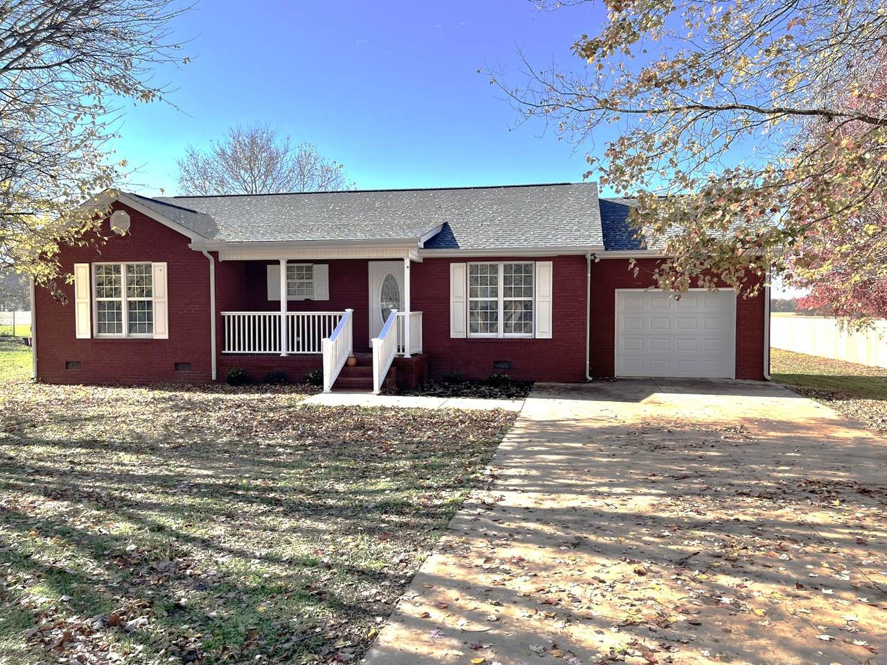 163 Royal Dr - Photo 1