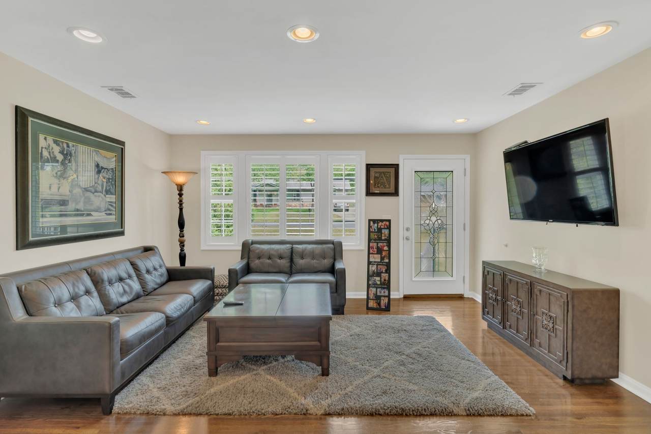 102 Woodyside Dr - Photo 1