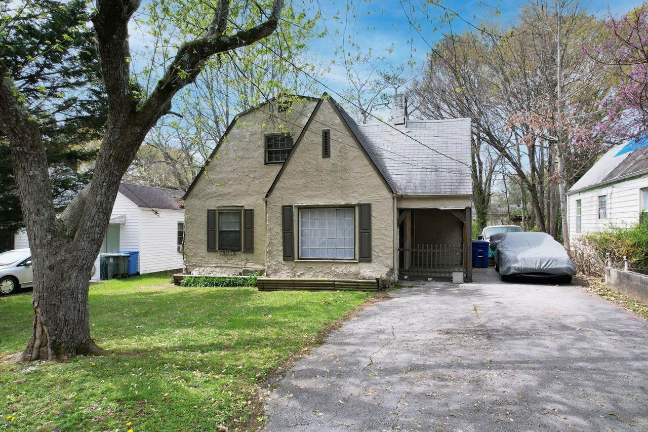 207 S Lovell Avenue - Photo 1