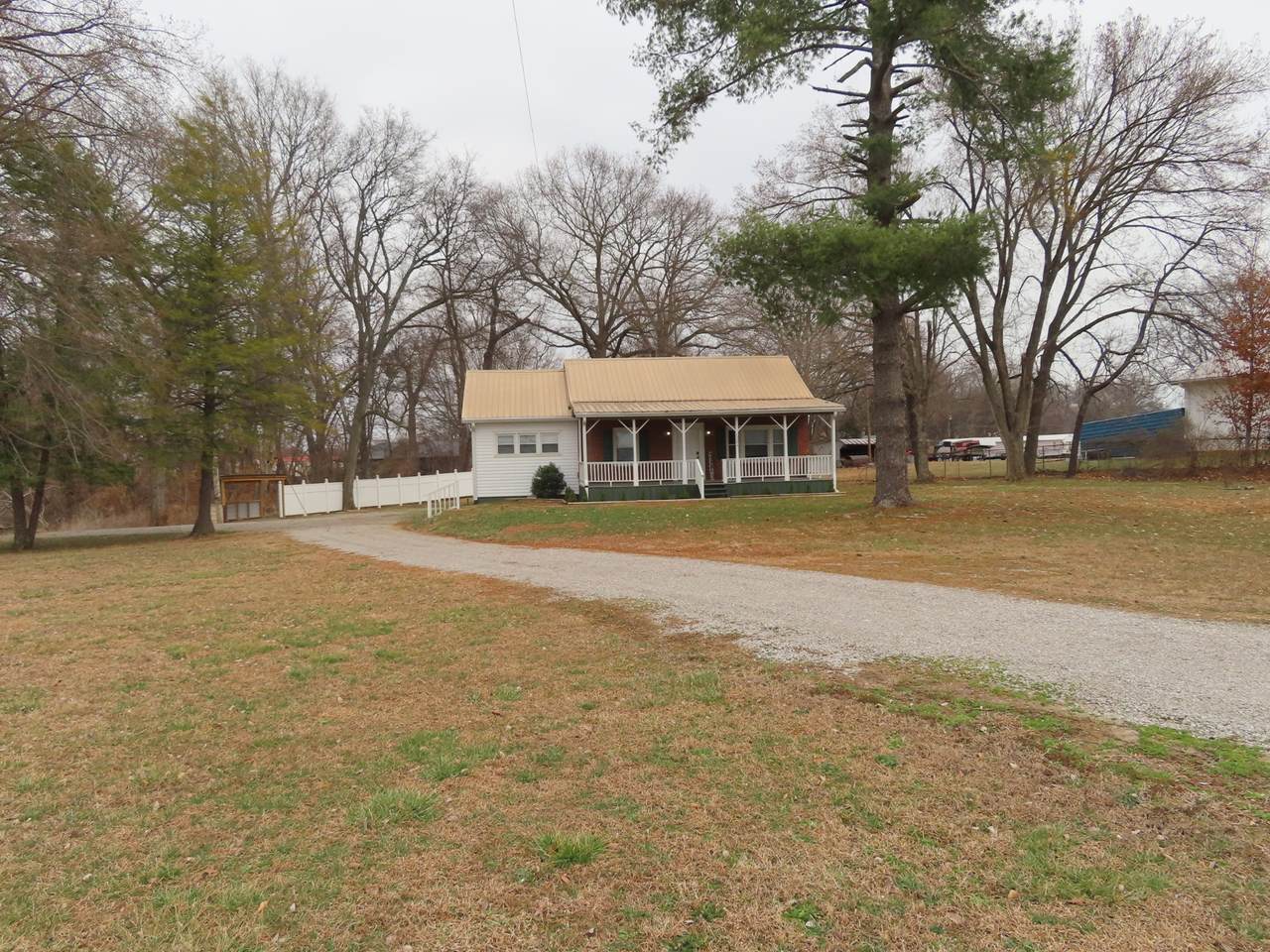 1280 Thompsonville Ln - Photo 1
