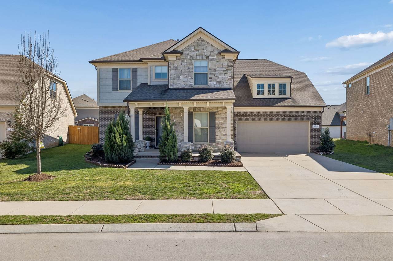 606 Rumsford Ln - Photo 1