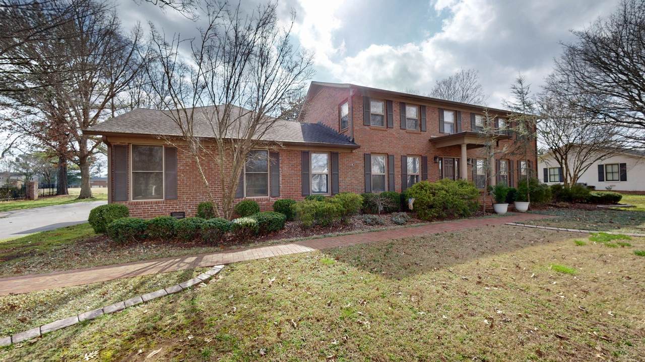 1519 Riverview Dr - Photo 1