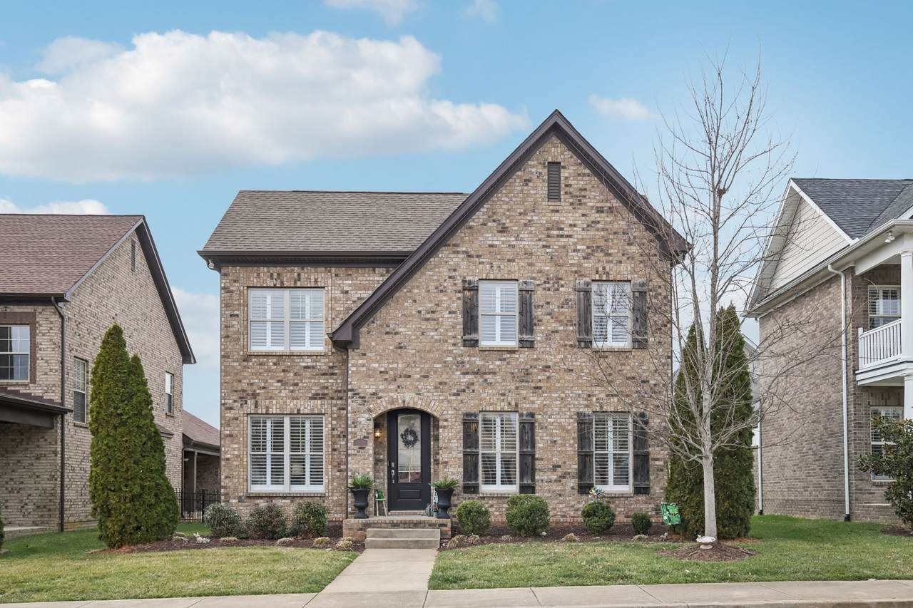 1082 N Mcmahan Dr - Photo 1