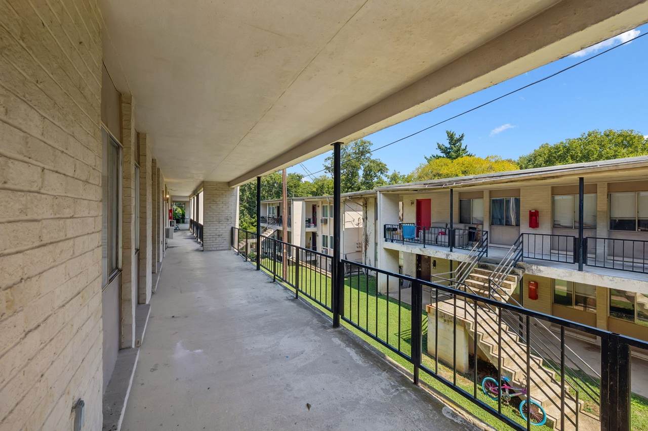 550 Harding Pl - Photo 1