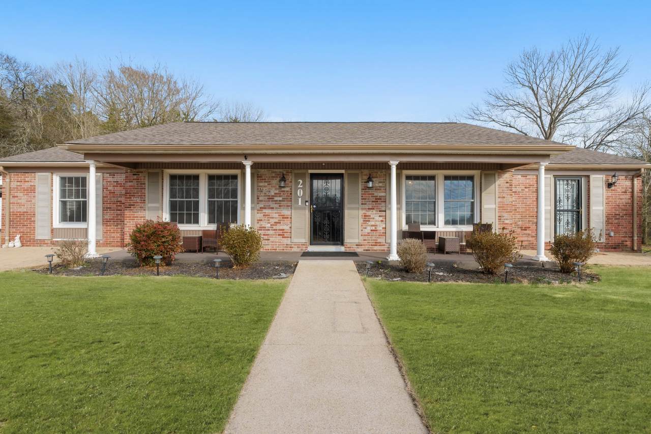 201 Glendale Cir - Photo 1