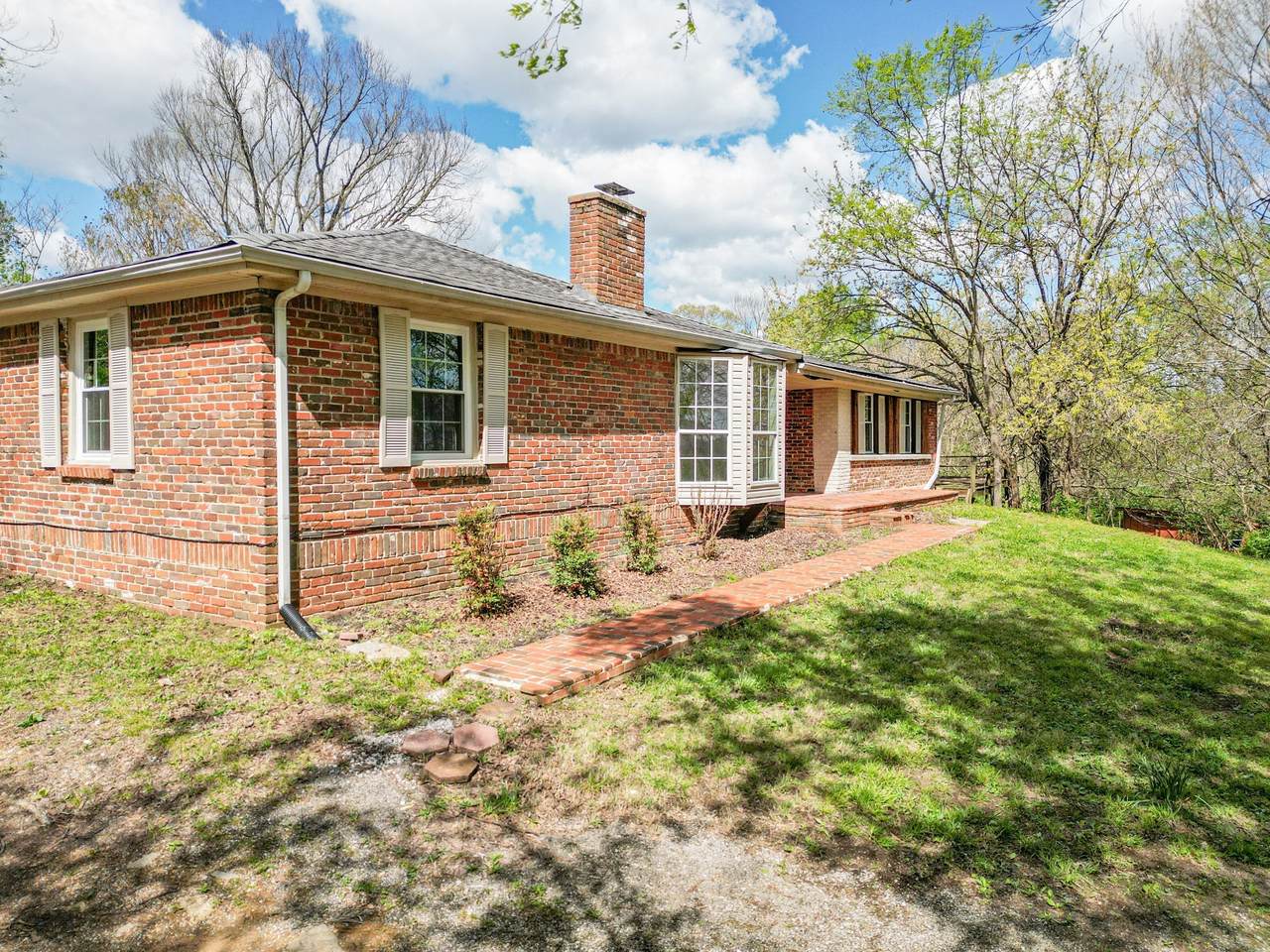 312 Sunnyside Ln - Photo 1