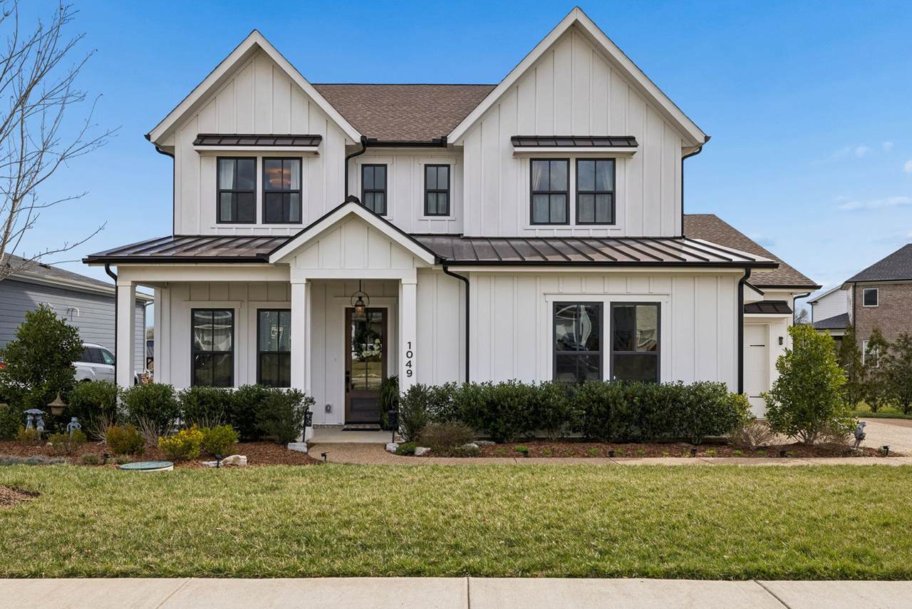 1049 Pine Creek Dr - Photo 1