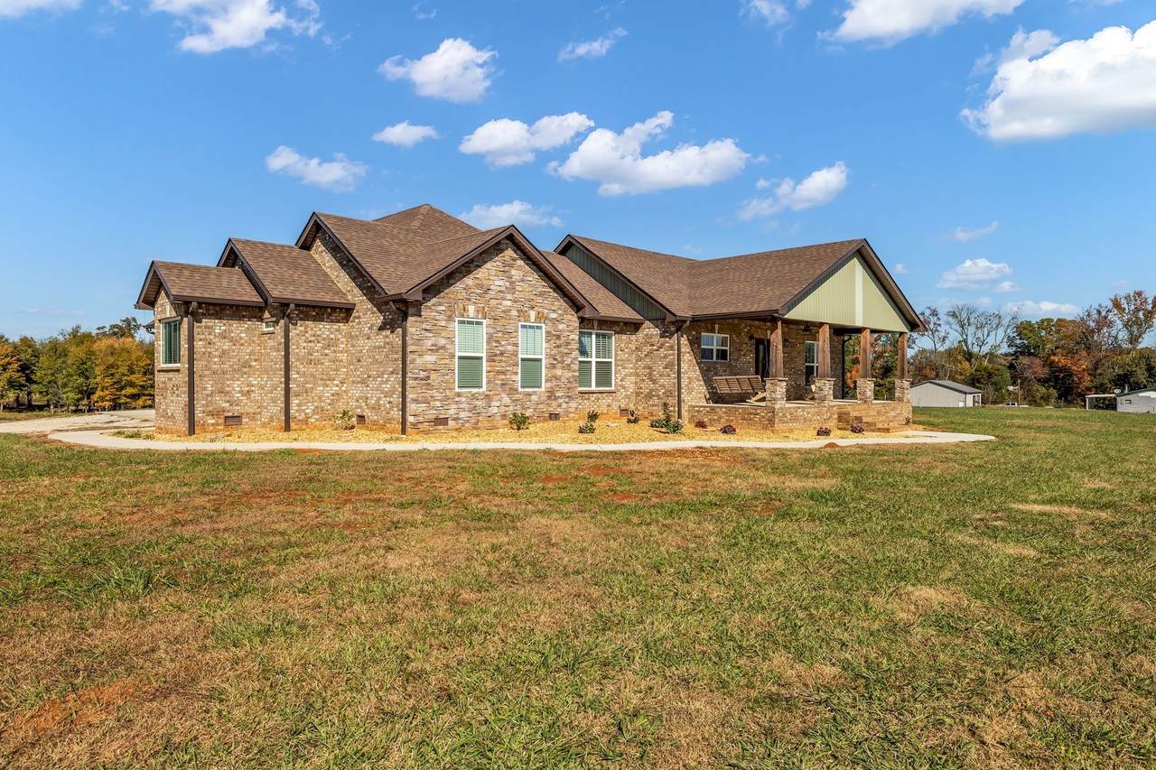 1645 Oak Grove Rd - Photo 1