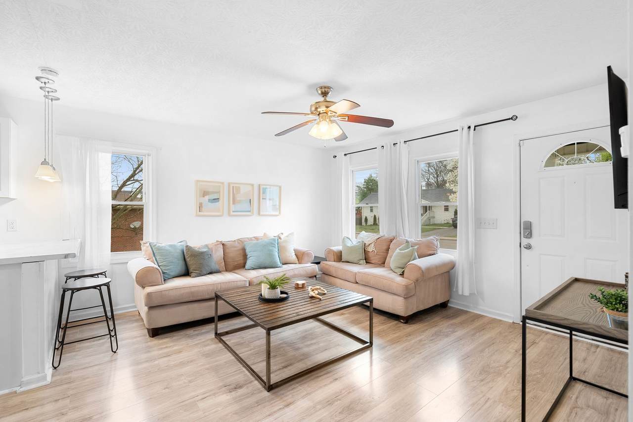 1027 College Ave - Photo 1
