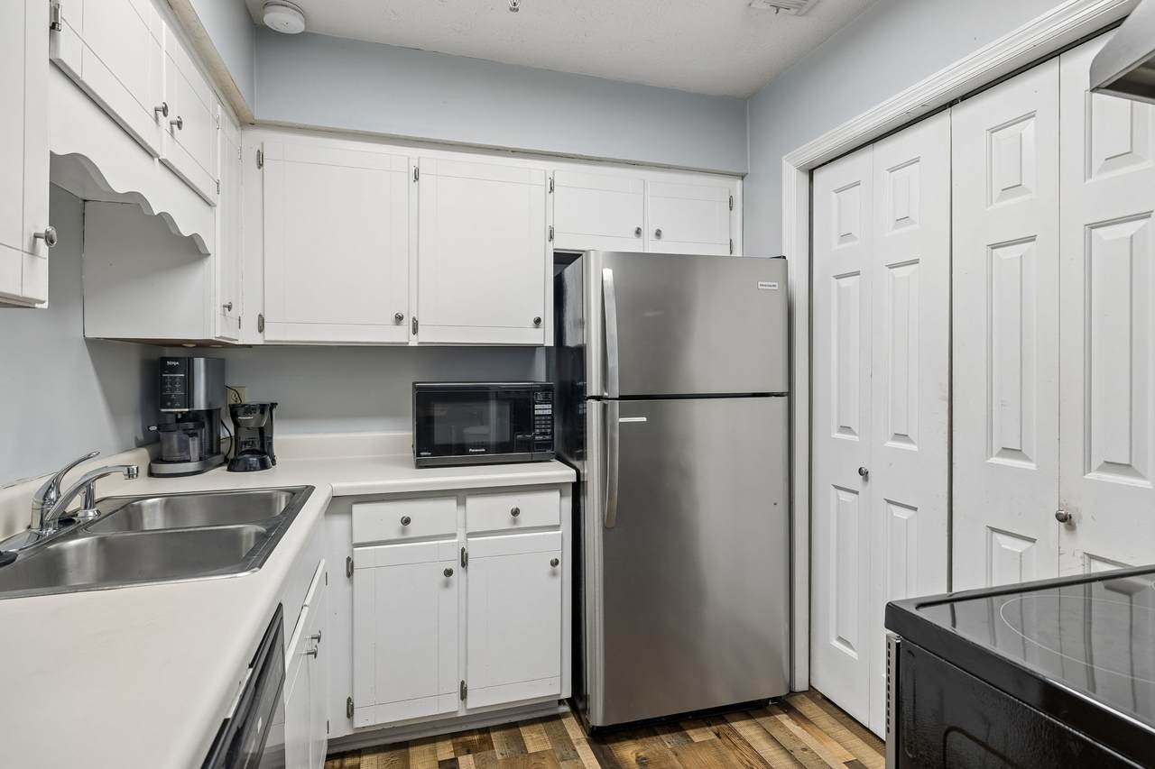 1808 State St - Photo 1