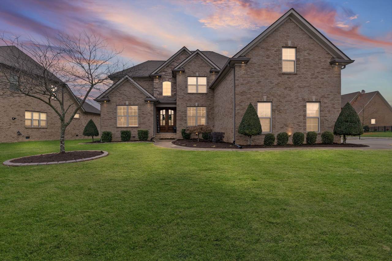 1001 Elkhorn Ct - Photo 1