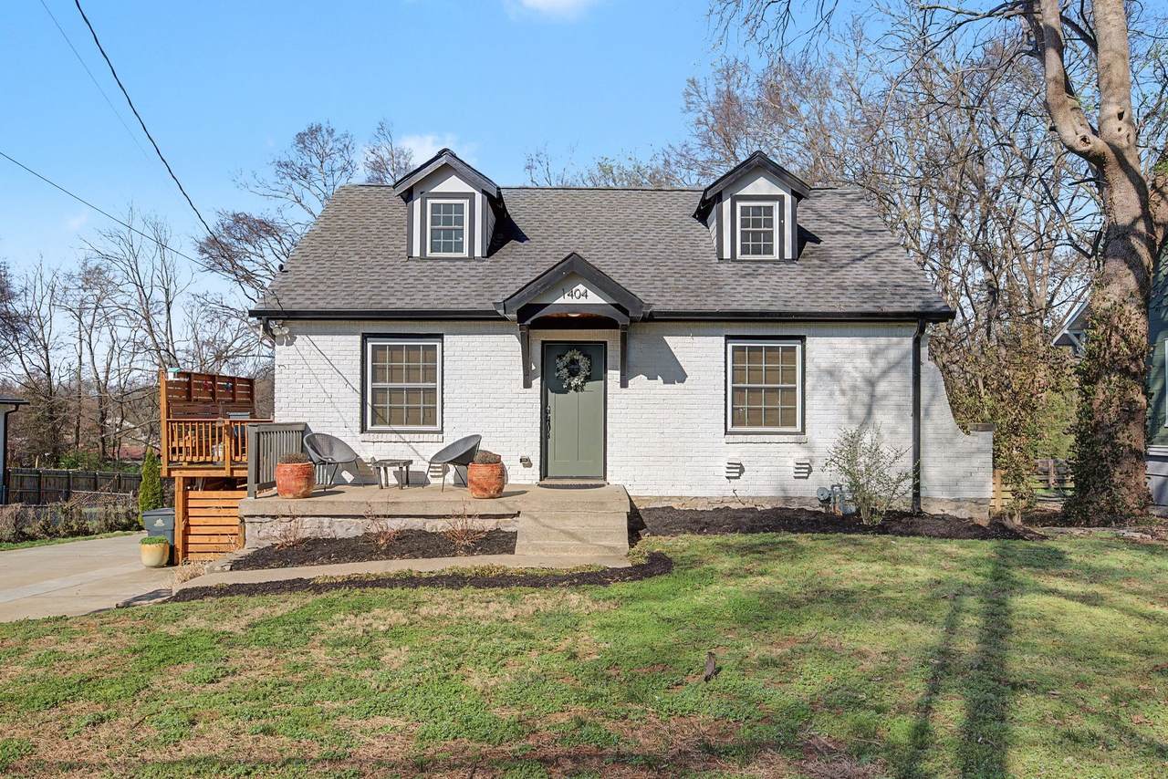 1404 Montgomery Ave - Photo 1