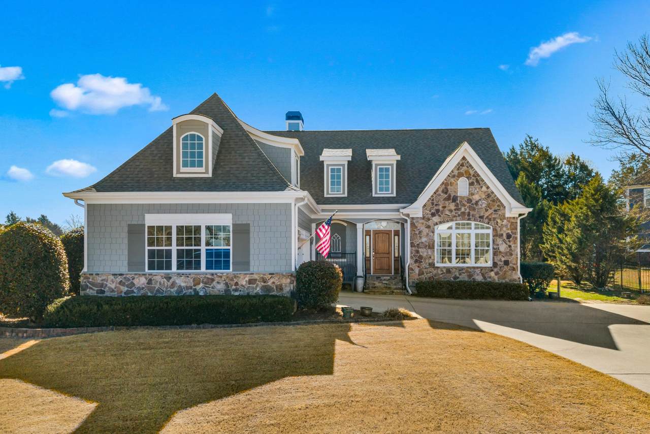 335 Lakeshore Cove Drive - Photo 1