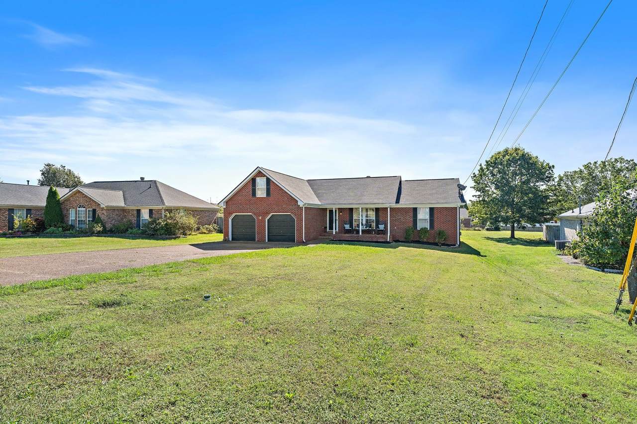 649 Woodburn Dr - Photo 1