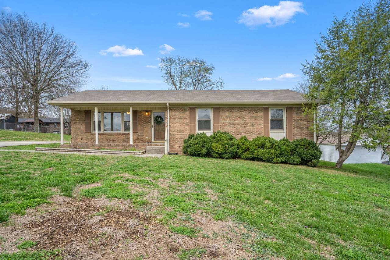 210 Lee Ave - Photo 1