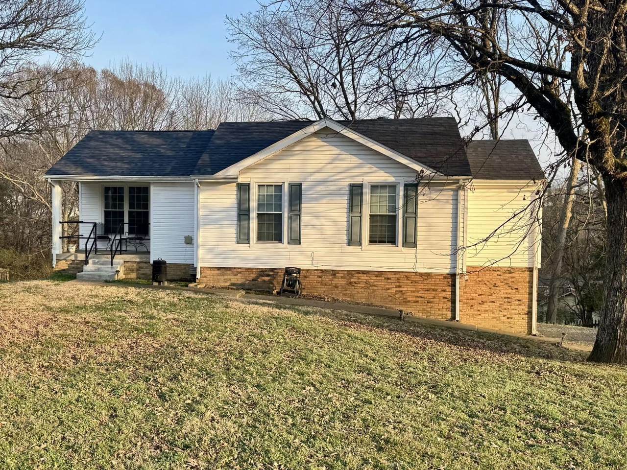 618 Debbie Dr - Photo 1
